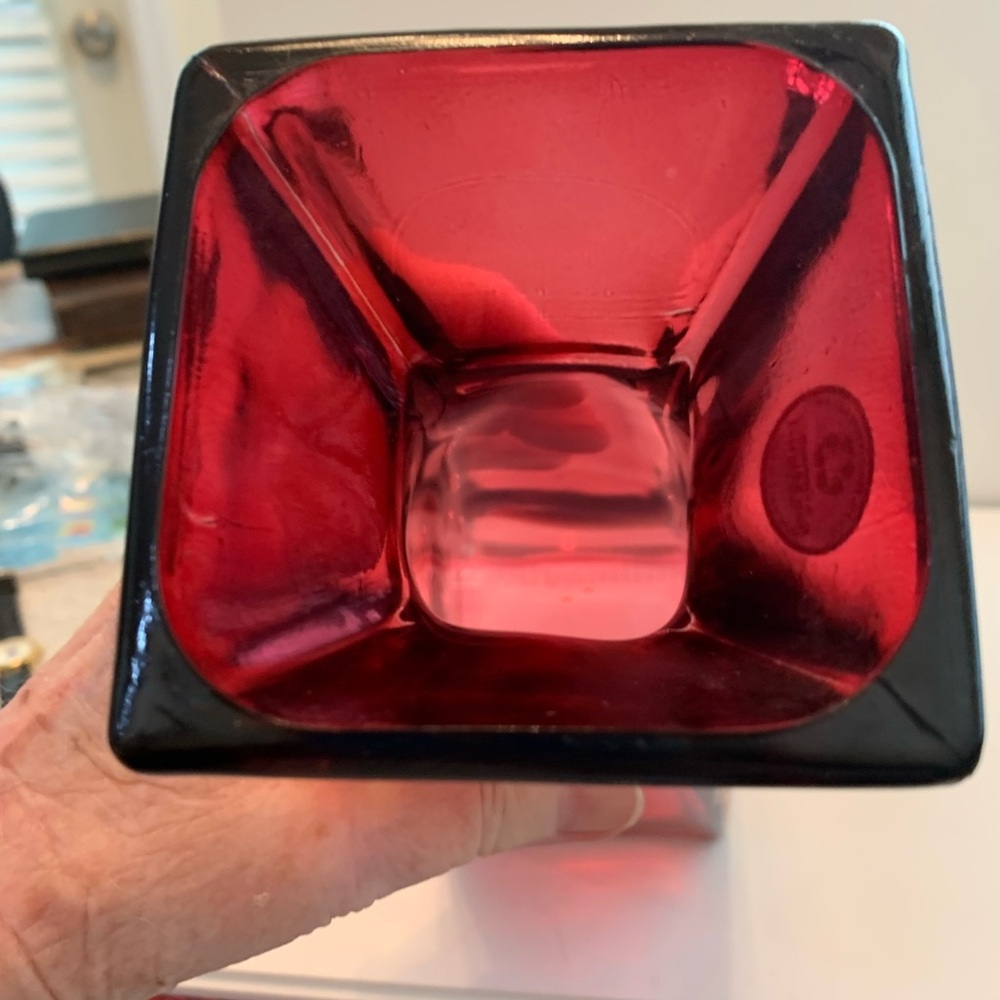 San Miguel Vidrios Recycled Red Glass Vase Hand Made in Spain - Picture 7 of 8